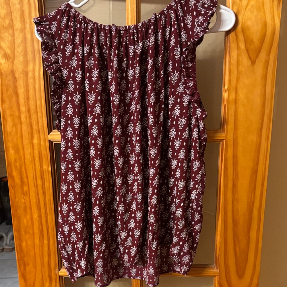 The LoftFloral Burgundy Sleeveless Top - Picture 3 of 4
